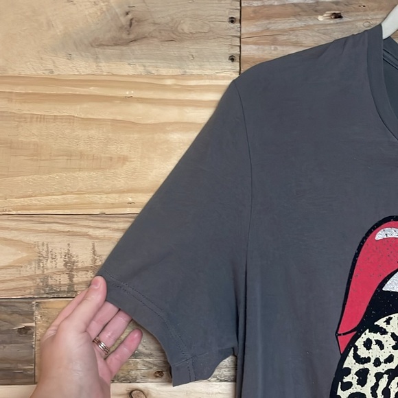Size Large Rolling Stones Graphic Band Tee with Red Lips and Leopard Tongue - Picture 3 of 5
